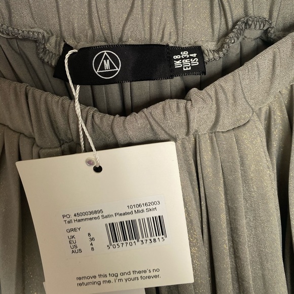 Missguided Satin Pleated Mini Skirt - Picture 4 of 5